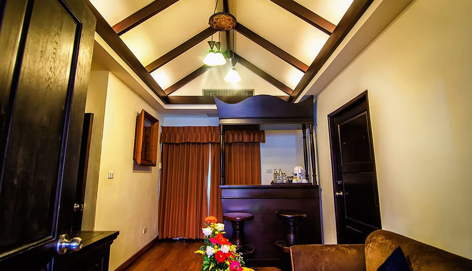 Junior Suite | Premium bedding, in-room safe, iron/ironing board, free WiFi