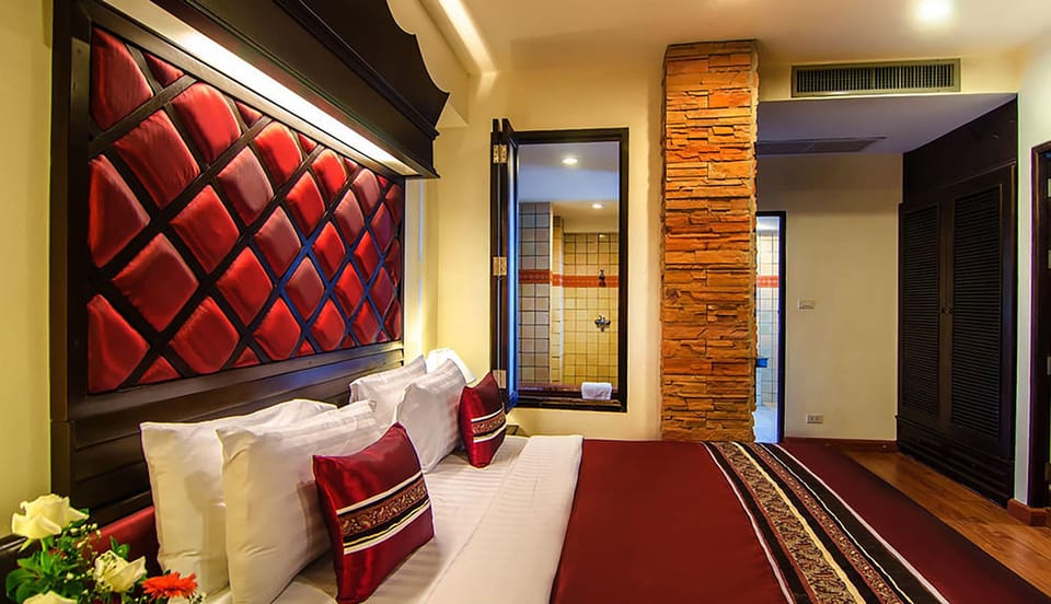 Junior Suite | Premium bedding, in-room safe, iron/ironing board, free WiFi