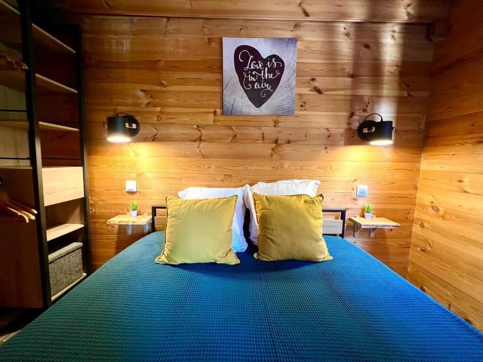 Premium bedding, minibar, laptop workspace, blackout drapes