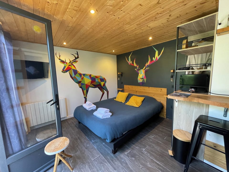 Romantic Studio Suite, 1 Bedroom, Terrace | Premium bedding, minibar, laptop workspace, blackout drapes
