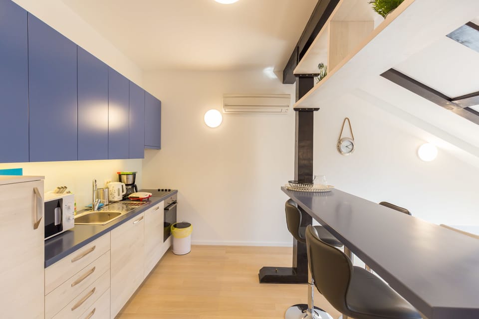 Loft Premier One Bedroom Apartment  | Private kitchen | Fridge, microwave, oven, stovetop