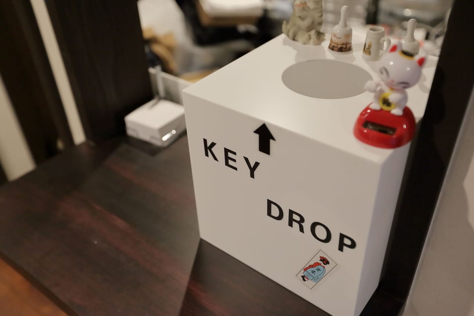 Check-in/check-out kiosk