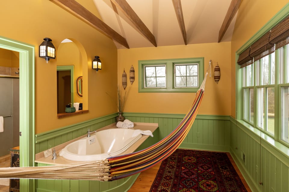 Luxury Cottage, 1 King Bed, Fireplace, Garden View | Bathroom | Free toiletries, hair dryer, bathrobes, towels