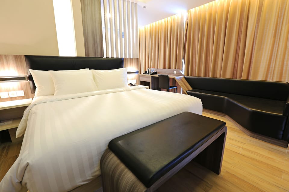 Executive Room | In-room safe, desk, blackout drapes, WiFi (free)