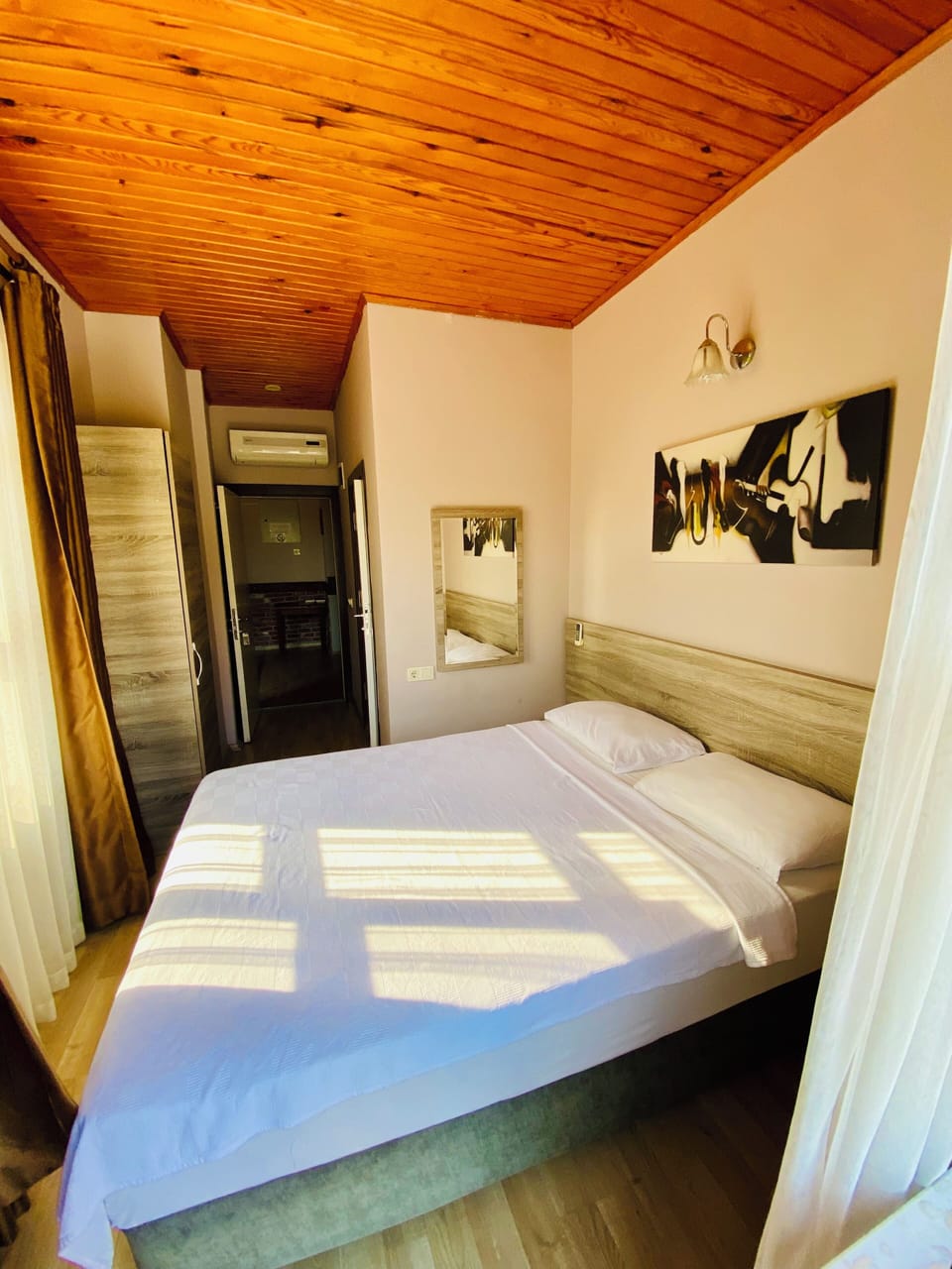 Classic Double Room, 1 Double Bed, Terrace, Corner | Iron/ironing board, free WiFi, bed sheets