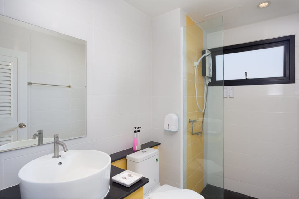 Shower, free toiletries, hair dryer (on request), towels