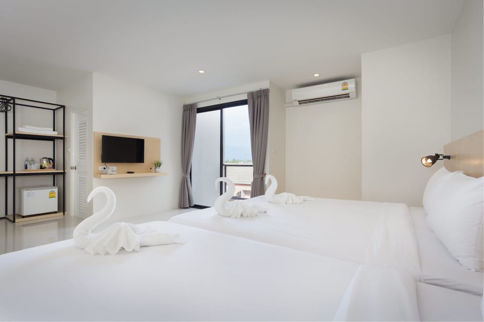 Triple Room | Minibar, blackout drapes, WiFi (free), bed sheets
