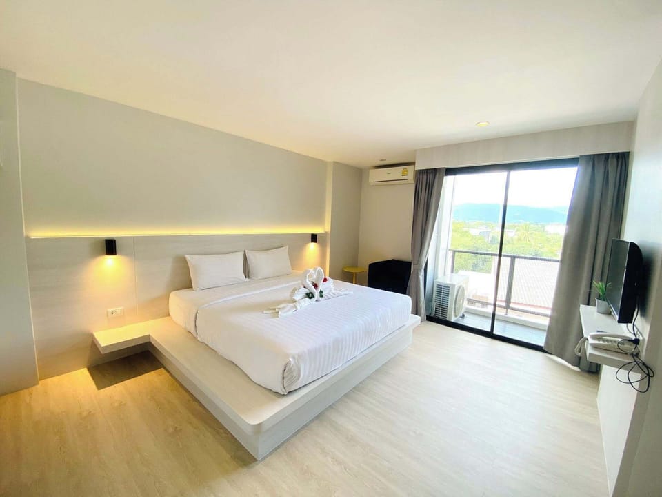 Standard Double Room | Minibar, blackout drapes, WiFi (free), bed sheets