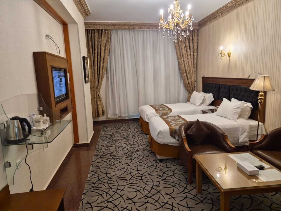 Twin Room | Minibar, in-room safe, desk, soundproofing