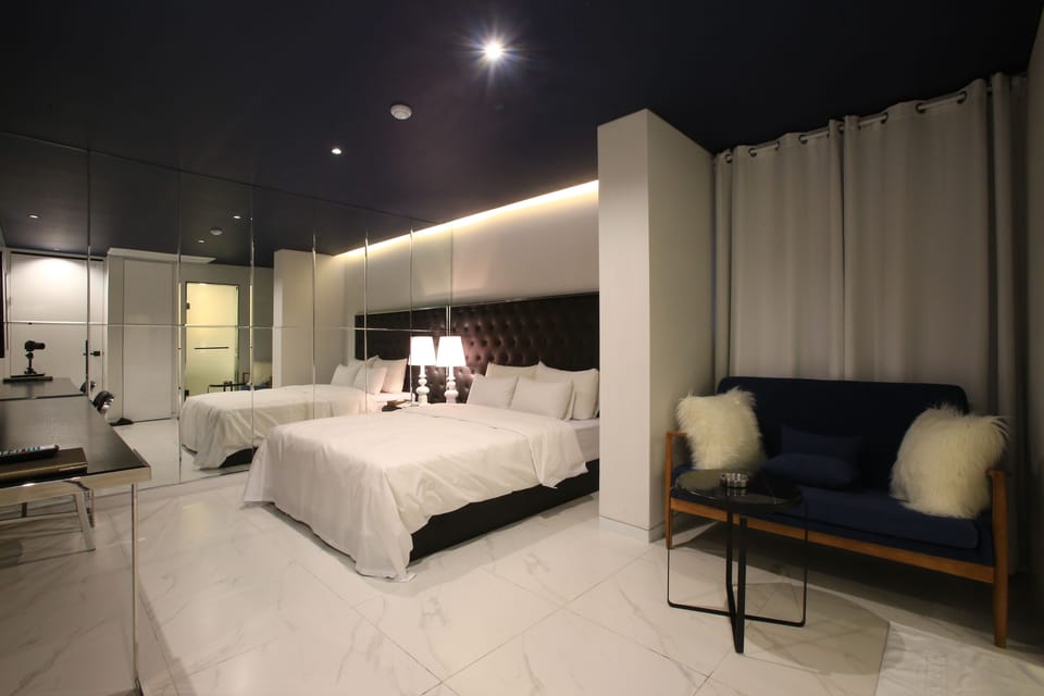 Premium bedding, soundproofing, free WiFi