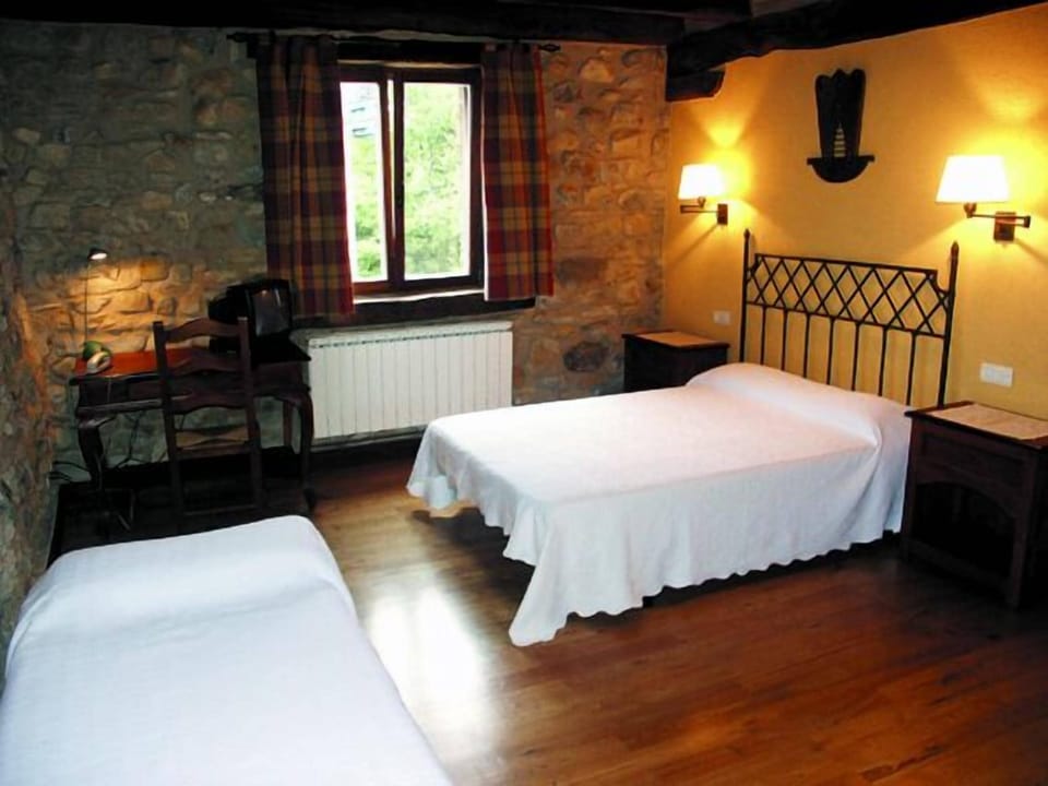 Double Room | Desk, laptop workspace, free cribs/infant beds, rollaway beds