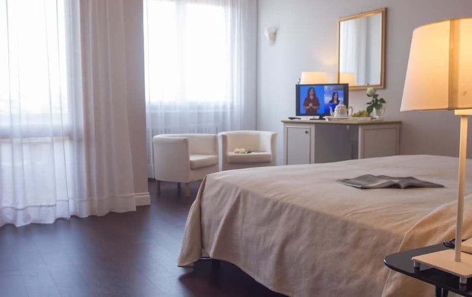 In-room safe, desk, cribs (free), WiFi (free)