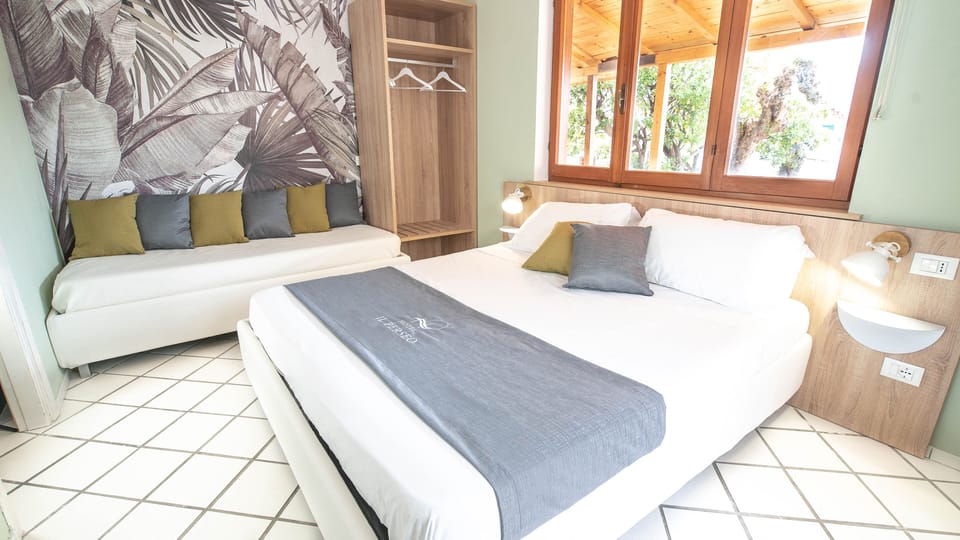 Superior Triple Room | In-room safe, desk, free WiFi