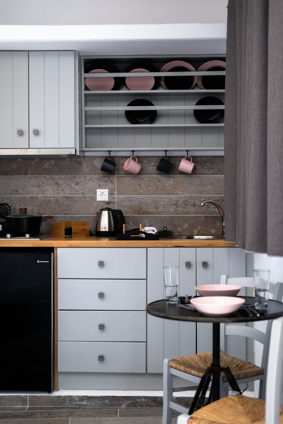 Standard Garden View Room | Private kitchen | Coffee/tea maker, fridge, stovetop, electric kettle