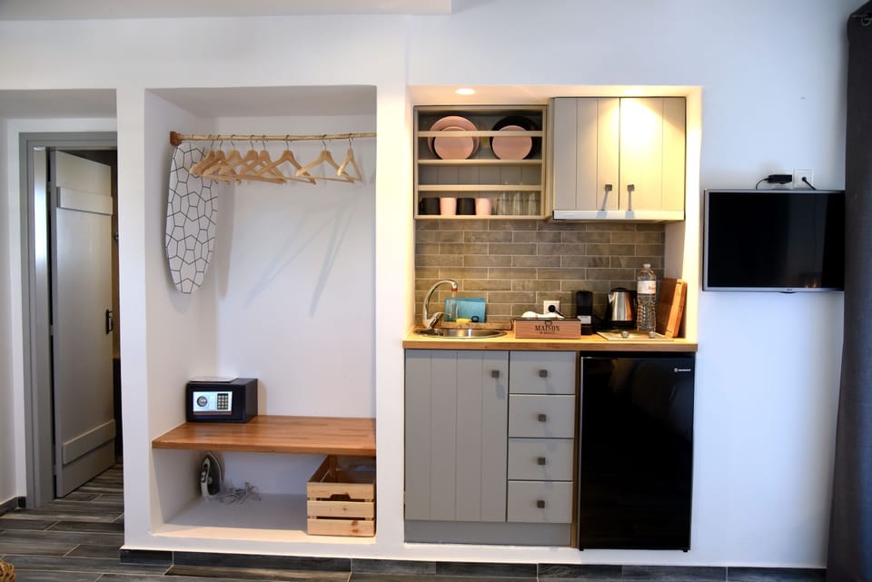 Superior Room Sea View | Private kitchen | Coffee/tea maker, fridge, stovetop, electric kettle