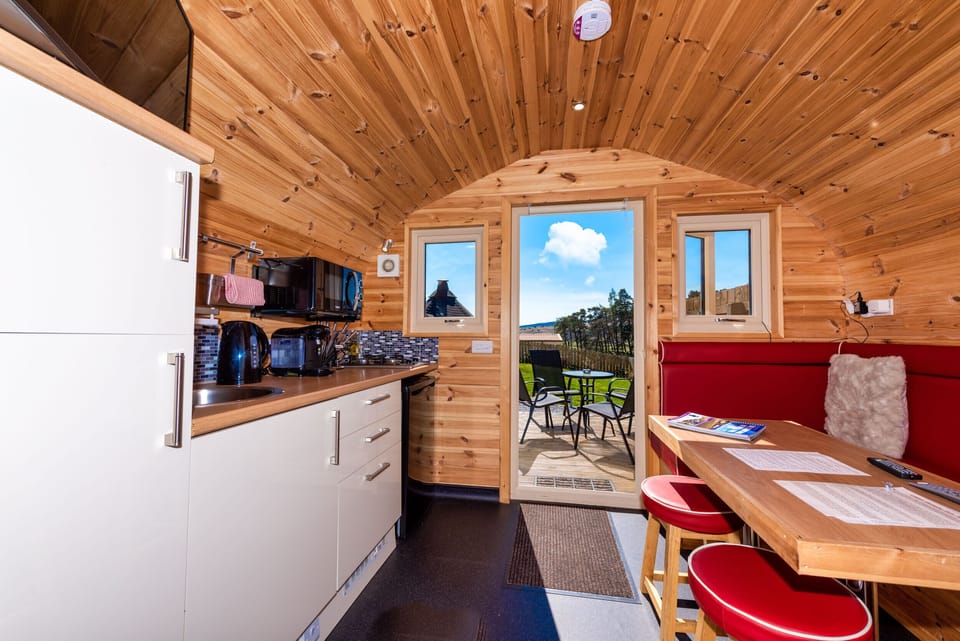 Deluxe Chalet, 1 Bedroom, Kitchen, Mountain View | 1 bedroom, Egyptian cotton sheets, premium bedding, memory foam beds