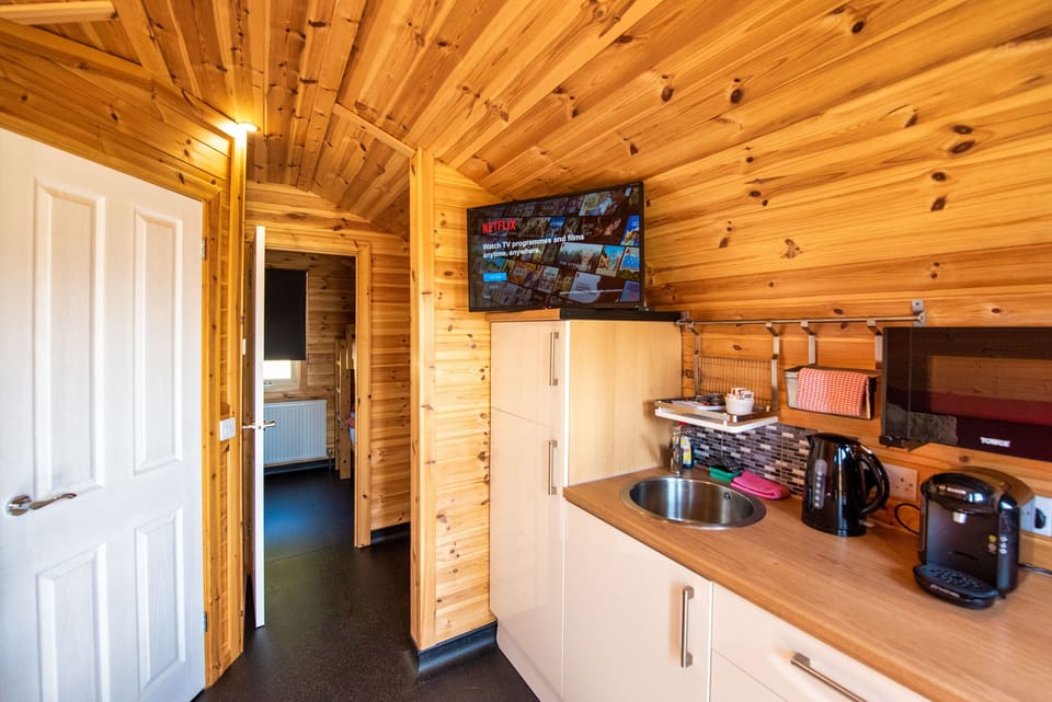 Deluxe Chalet, 1 Bedroom, Kitchen, Mountain View | Private kitchen | Coffee/tea maker, electric kettle