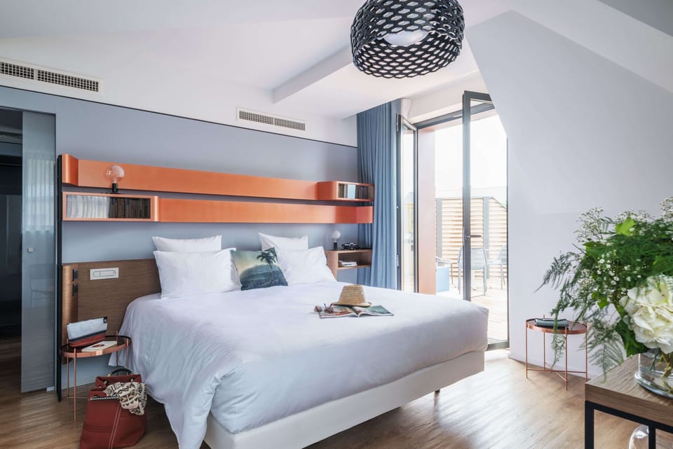 Family Room, 1 King Bed with Sofa bed | Premium bedding, Select Comfort beds, in-room safe, desk