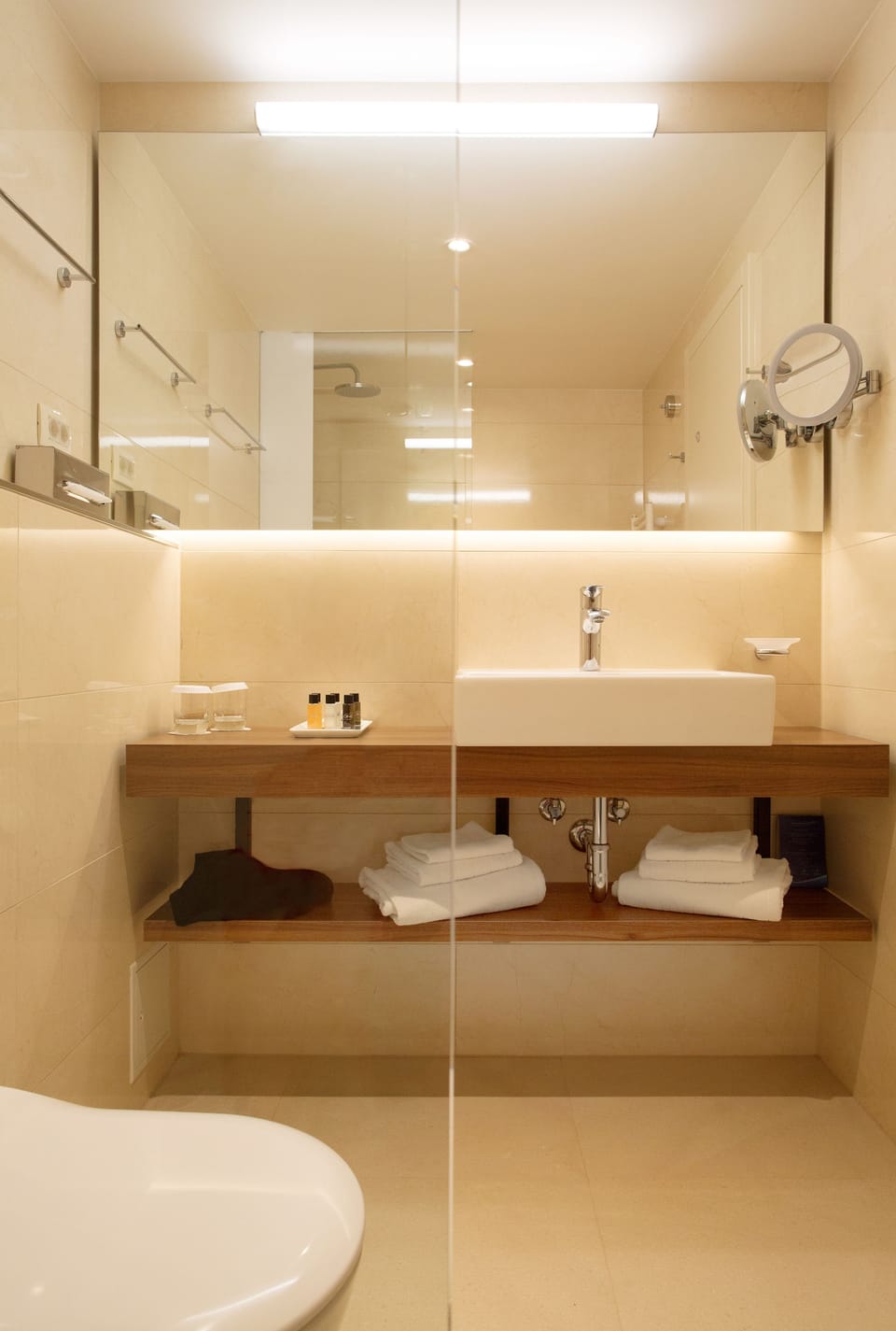 Rainfall showerhead, free toiletries, hair dryer, bathrobes