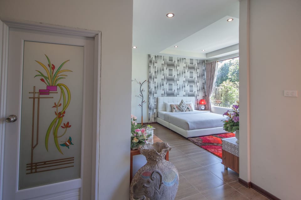 Garden Cottage  | Minibar, individually decorated, individually furnished