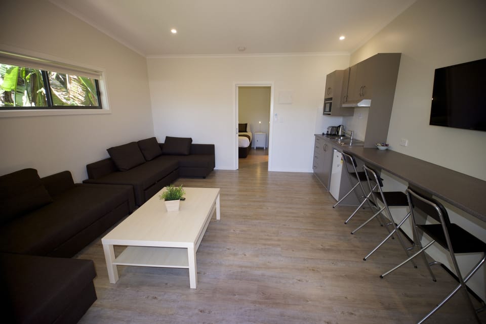 1 Bedroom Villa | Private kitchenette | Electric kettle, cookware/dishes/utensils