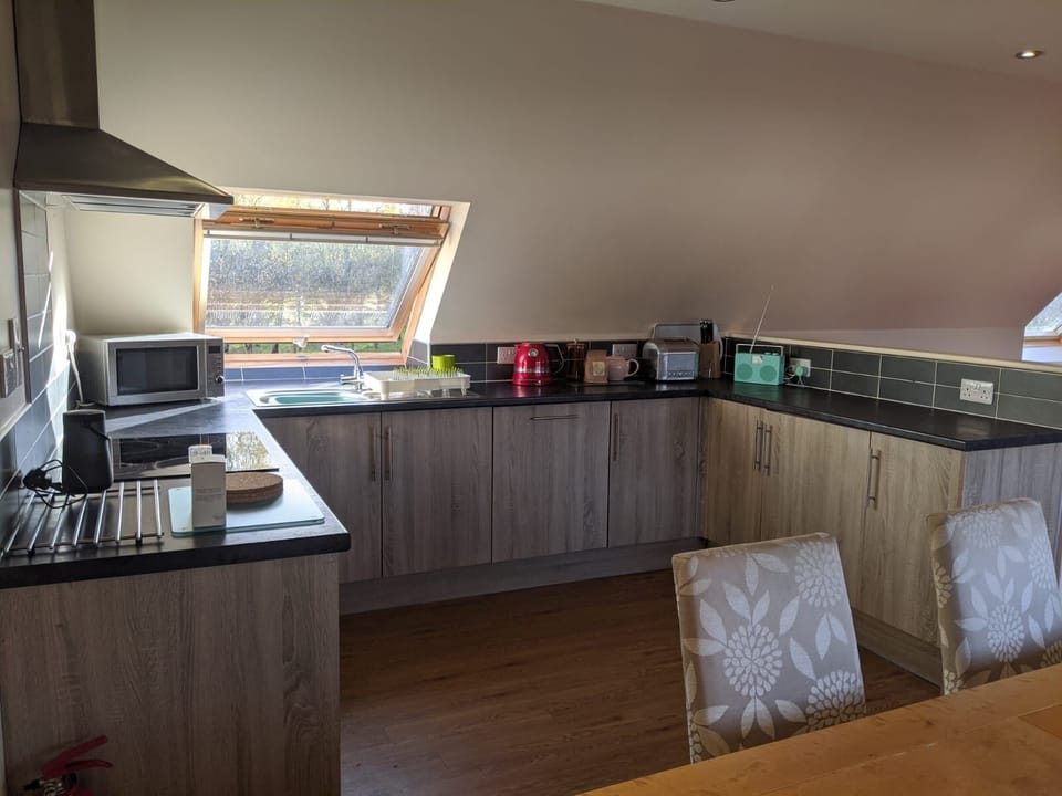 Apartment, 2 Bedrooms | 2 bedrooms, soundproofing, iron/ironing board, free WiFi