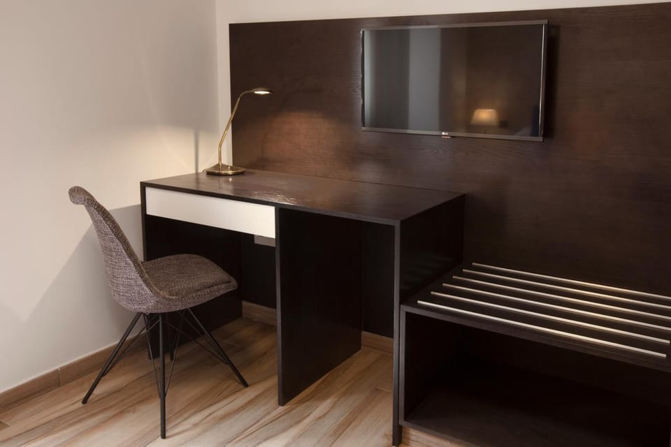 Family Suite, 2 Bedrooms, 2 Bathrooms (Suite Doble) | 1 bedroom, premium bedding, in-room safe, individually decorated