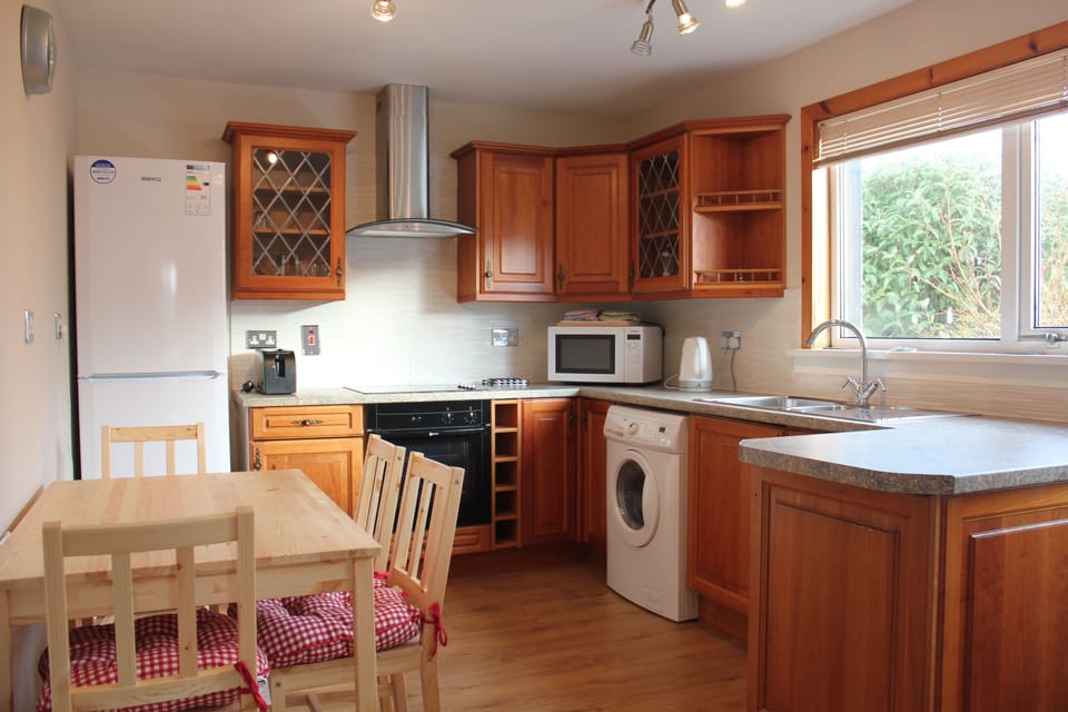 House, 2 Bedrooms | Dining