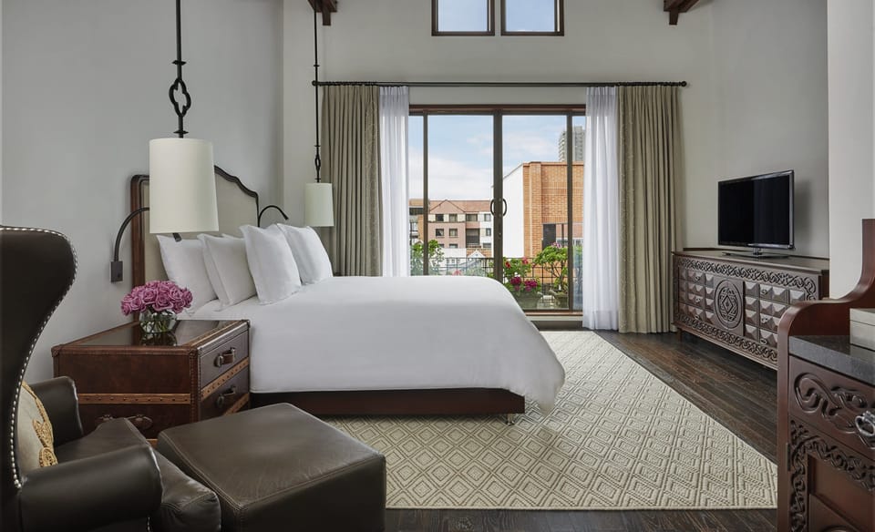 Egyptian cotton sheets, premium bedding, down comforters, minibar