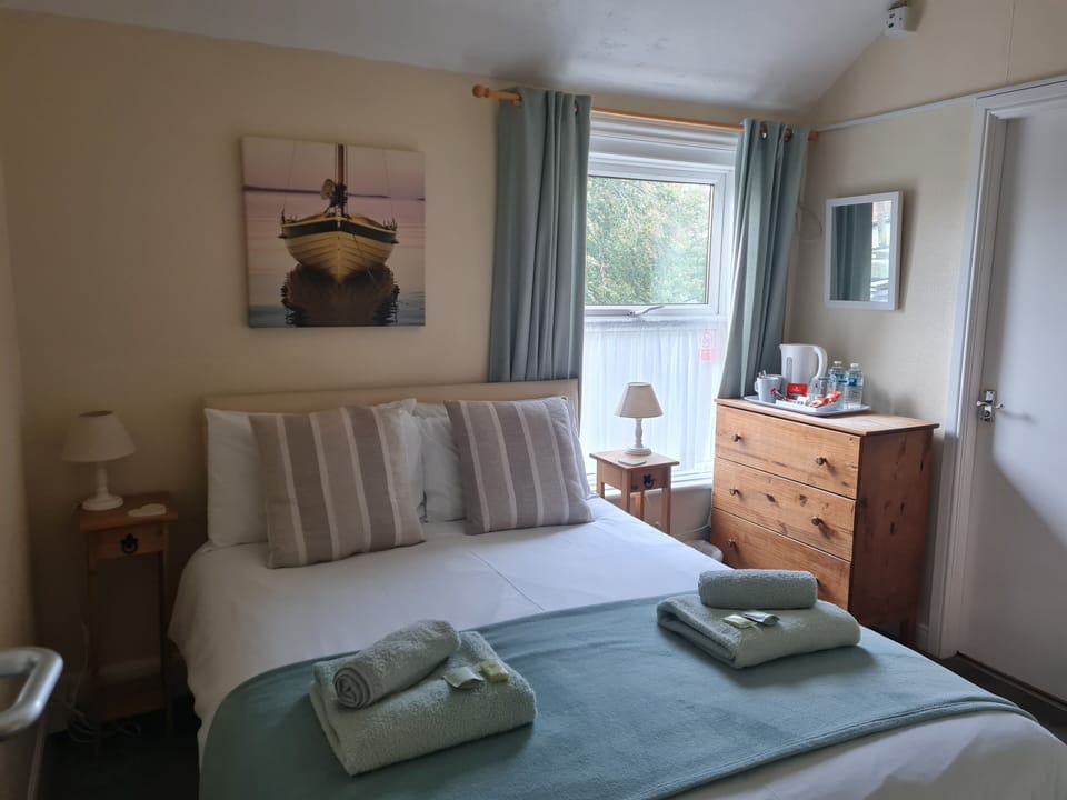 Double Room | Free WiFi, bed sheets