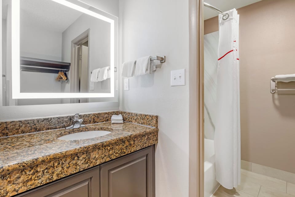 Combined shower/tub, towels, soap, shampoo