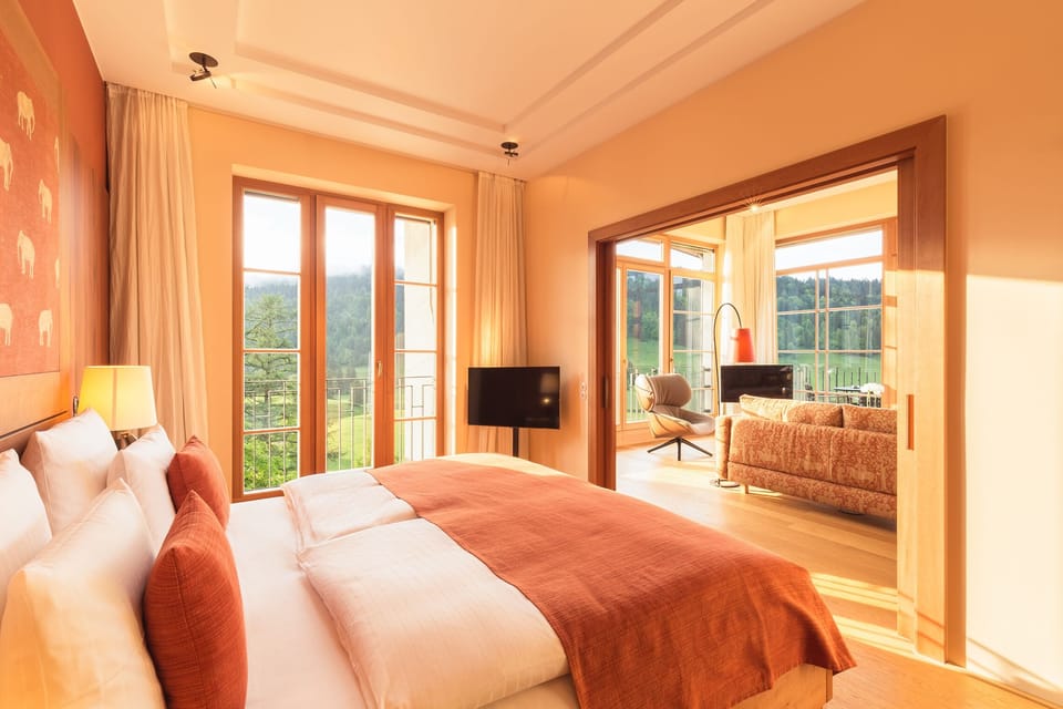 Valley Suite Retreat | Desk, laptop workspace, free WiFi