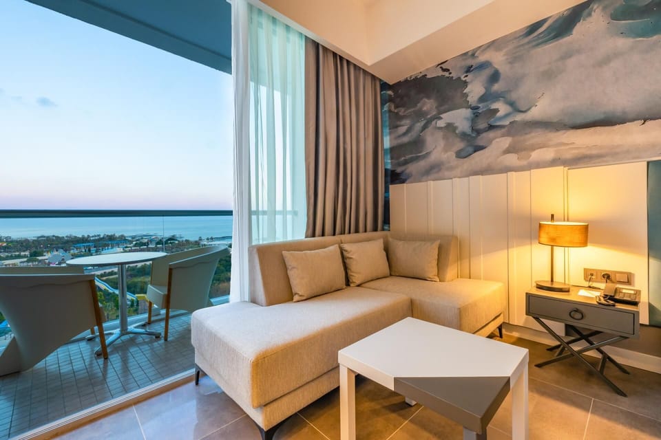 Standard Room, Sea View | Premium bedding, minibar, in-room safe, desk
