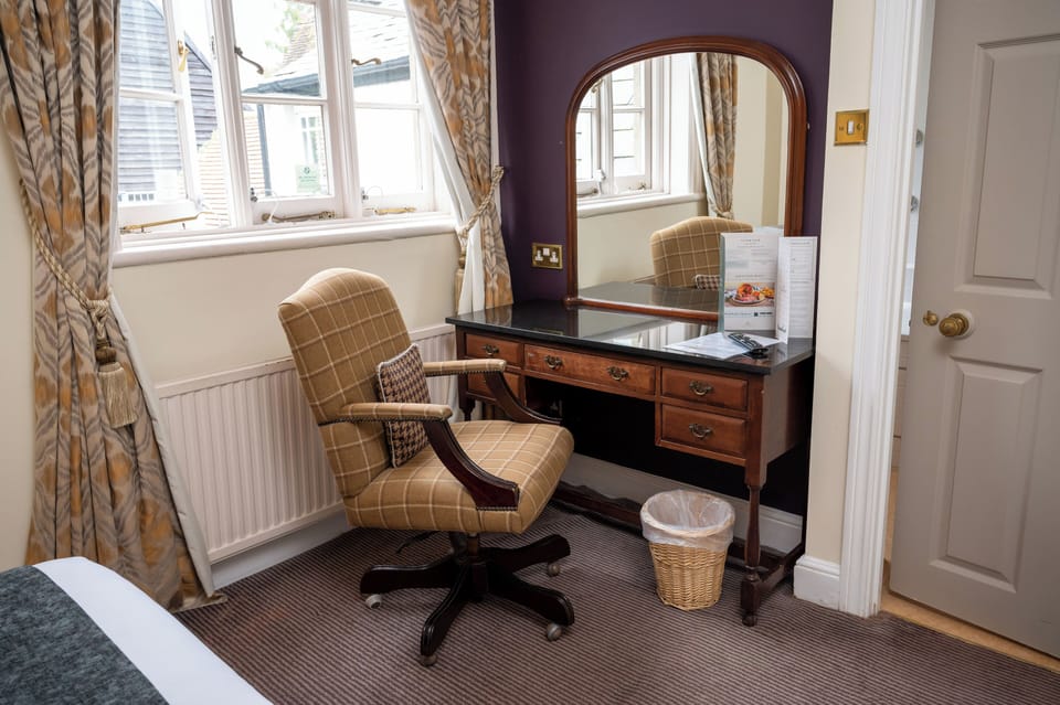 Superior Room | Desk, iron/ironing board, free WiFi, bed sheets