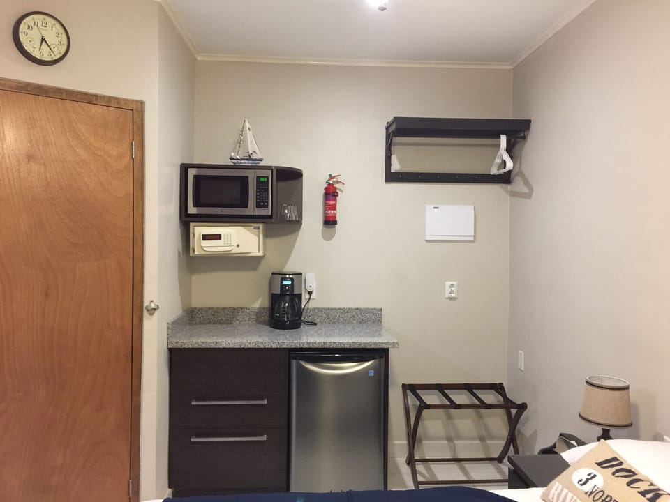 Premium bedding, minibar, in-room safe, iron/ironing board (on request)