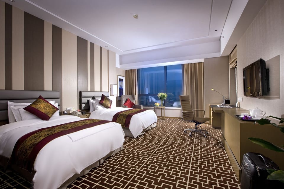 Superior Twin Room | Minibar, in-room safe, desk, blackout drapes