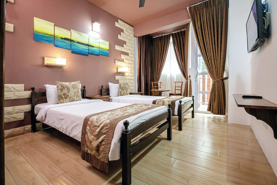 Deluxe Twin Room | Minibar, in-room safe, desk, iron/ironing board