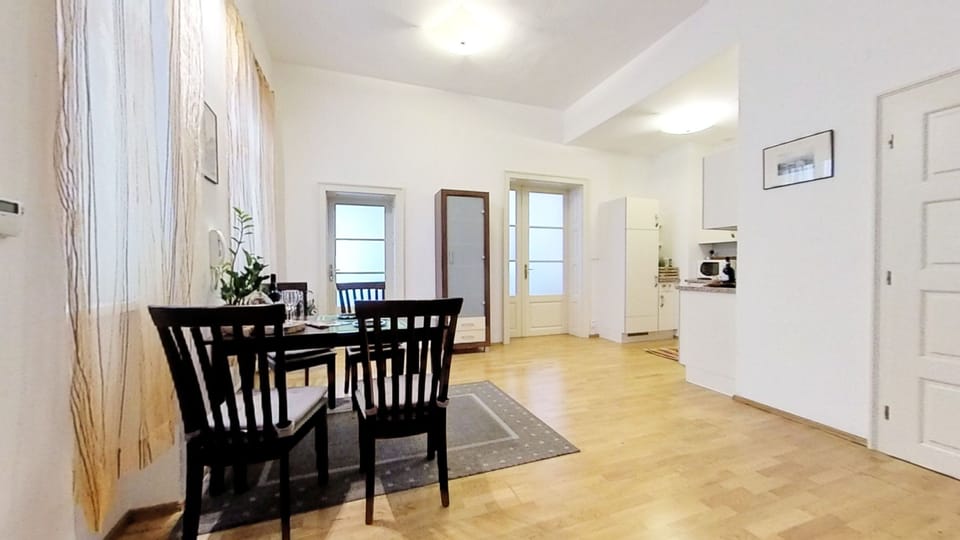 City Apartment, 1 Bedroom, Kitchen | Dining room