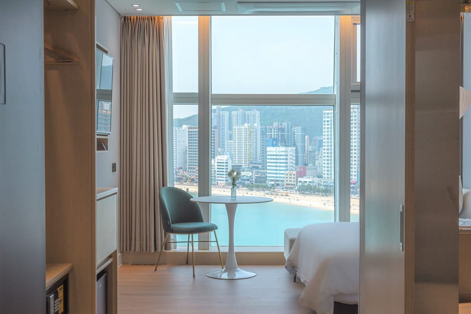 Suite, 1 Double Bed | Premium bedding, pillowtop beds, in-room safe, desk
