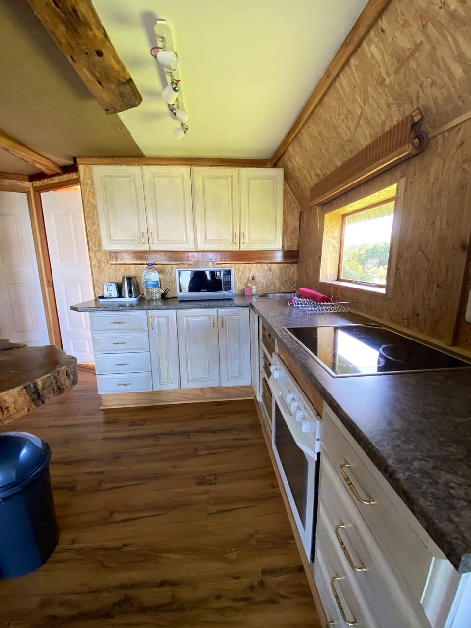 Self-Catering Cottage  | Private kitchenette | Fridge, microwave, coffee/tea maker, electric kettle