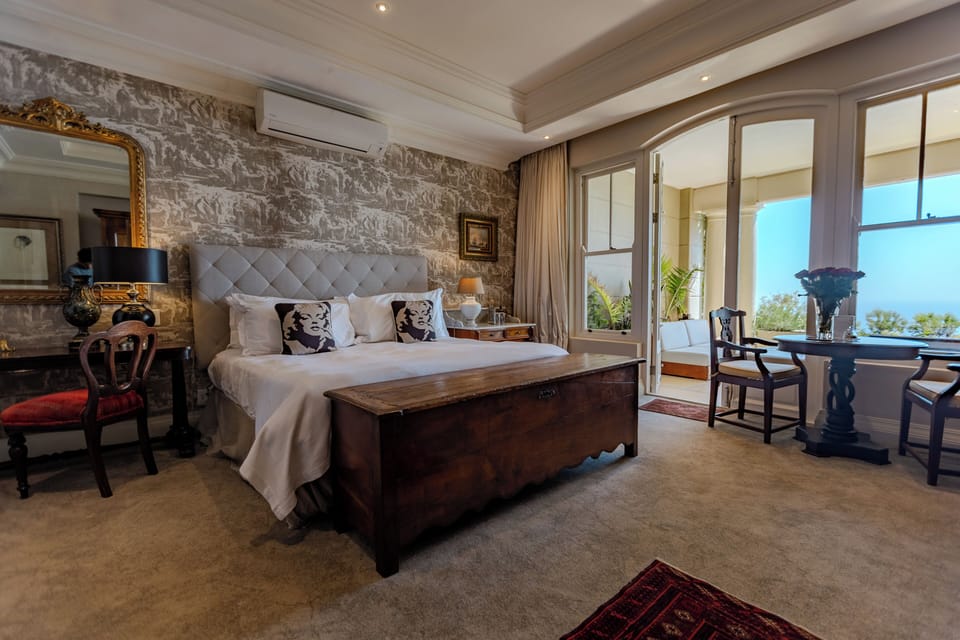 Superior Oceanfront Suite (King) | Premium bedding, minibar, in-room safe, individually decorated