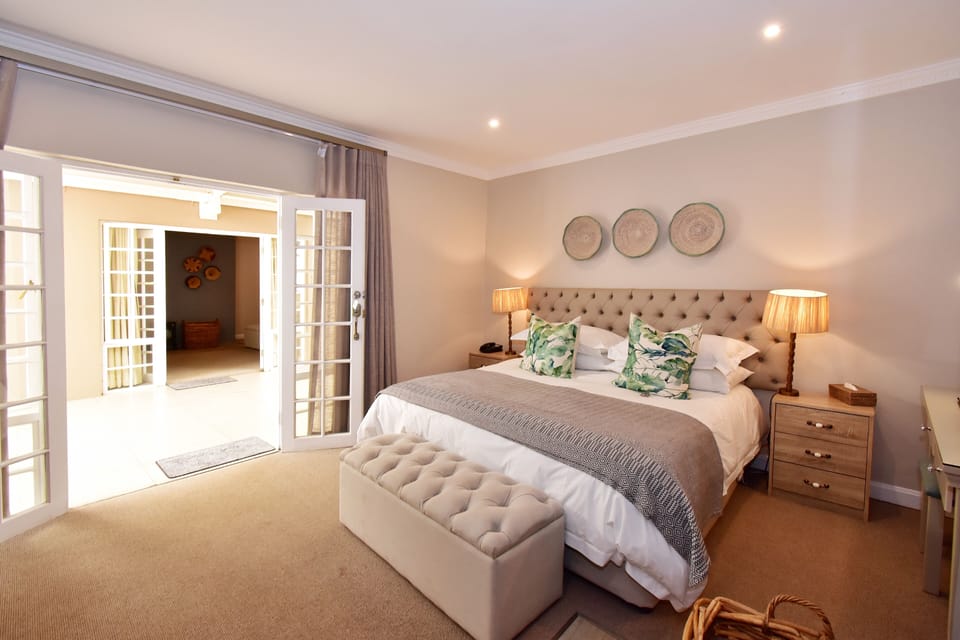 Classic Suite With A Shower, No Fireplace | In-room safe, WiFi (free), individually furnished, bed sheets