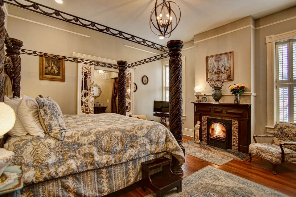 The Pulaski | Pillowtop beds, WiFi (free), individually decorated