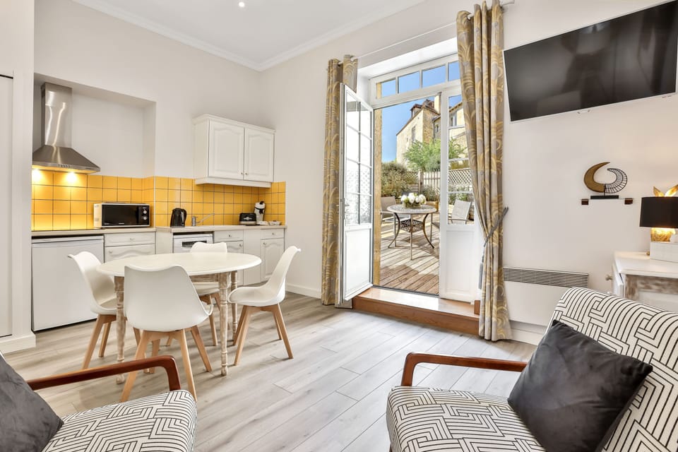 Comfort Apartment, 1 Bedroom, Terrace (2 Pers Richelieu) | Private kitchen | Mini-fridge, microwave, espresso maker, coffee/tea maker