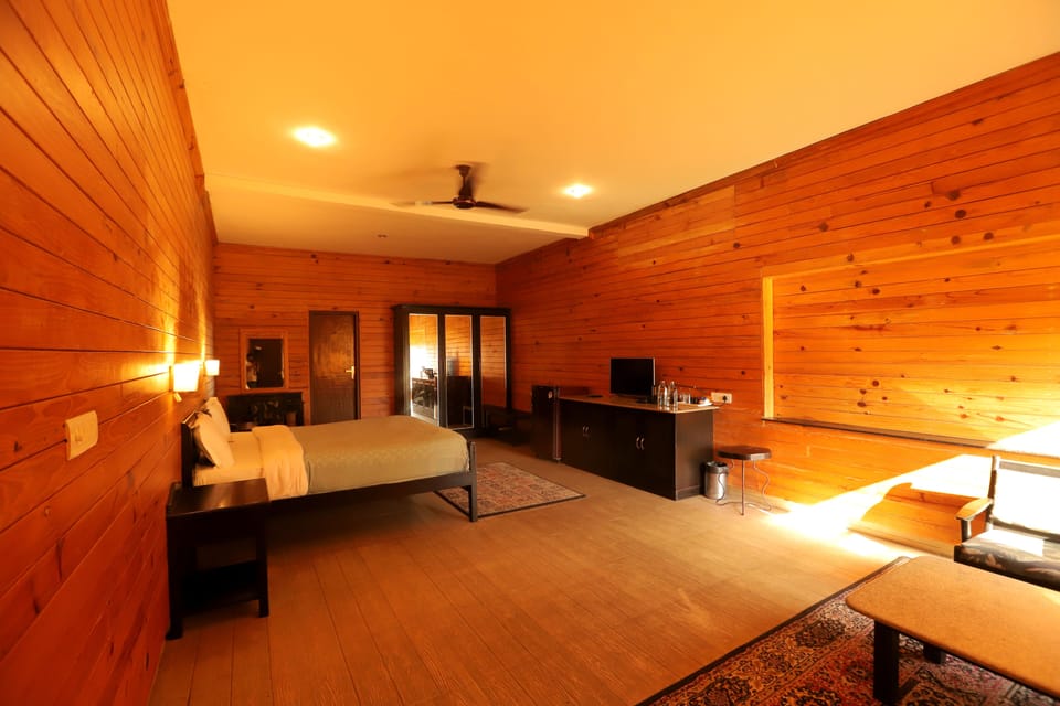 Deluxe Room | Desk