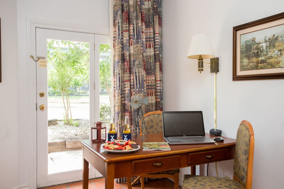 Executive Room, 1 King Bed | Desk, iron/ironing board, cribs (free), rollaway beds (surcharge)