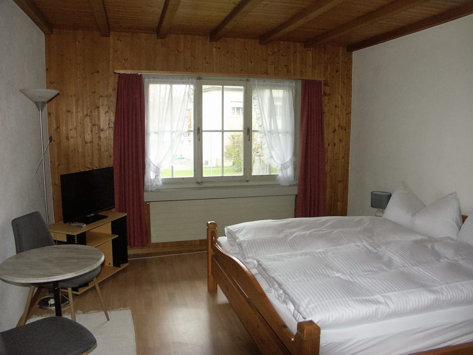 Double Room, Shared Bathroom | Free WiFi