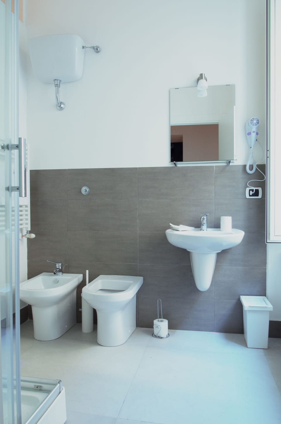 Superior Double Room, Ensuite | Bathroom | Shower, free toiletries, hair dryer, bathrobes