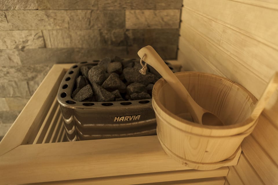 Couples treatment rooms, steam room, body treatments, body scrubs