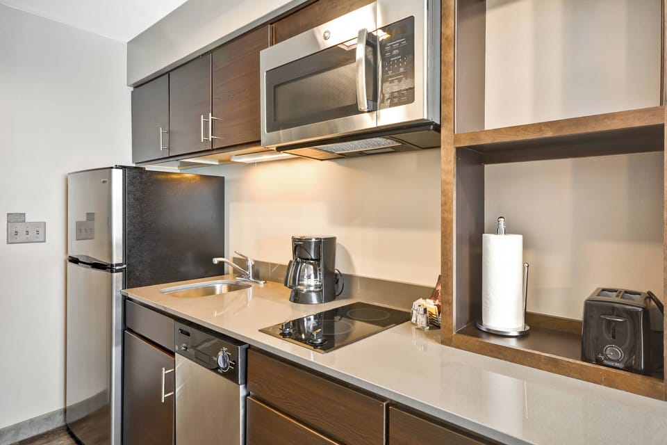 Suite, 1 Bedroom | Iron/ironing board, free cribs/infant beds, free WiFi, bed sheets